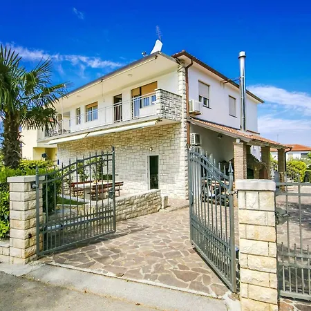 Mit Pool Und Whirlpool In Der Naehe Des Strandes By Interhome Umag