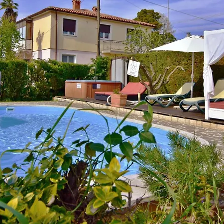 Mit Pool Und Whirlpool In Der Naehe Des Strandes By Interhome