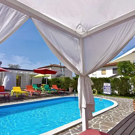 Mit Pool Und Whirlpool In Der Naehe Des Strandes By Interhome * Umag