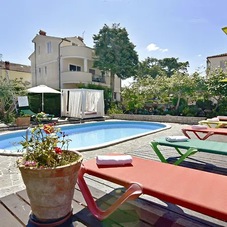 Mit Pool Und Whirlpool In Der Naehe Des Strandes By Interhome
