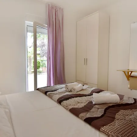 Mit Pool Und Whirlpool In Der Naehe Des Strandes By Interhome Apartmán Umag