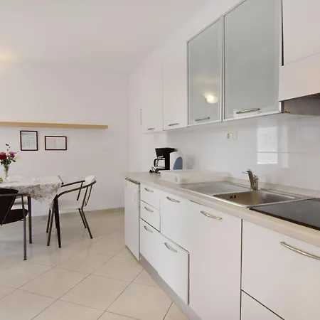 Mit Pool Und Whirlpool In Der Naehe Des Strandes By Interhome * Umag