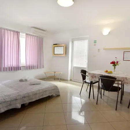 Mit Pool Und Whirlpool In Der Naehe Des Strandes By Interhome Apartmán *