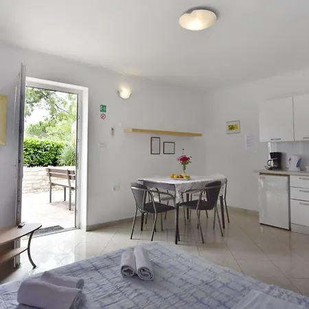 Apartmán Mit Pool Und Whirlpool In Der Naehe Des Strandes By Interhome Umag