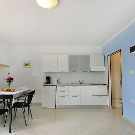 Apartmán Mit Pool Und Whirlpool In Der Naehe Des Strandes By Interhome Umag