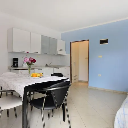 Mit Pool Und Whirlpool In Der Naehe Des Strandes By Interhome Apartmán
